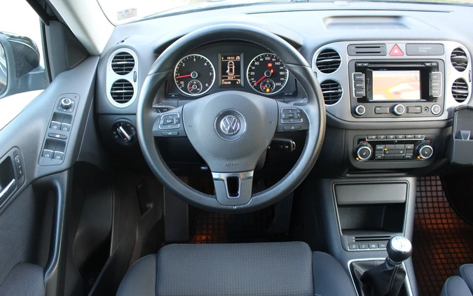 Volkswagen Tiguan cena 40900 przebieg: 219000, rok produkcji 2010 z Pleszew małe 781